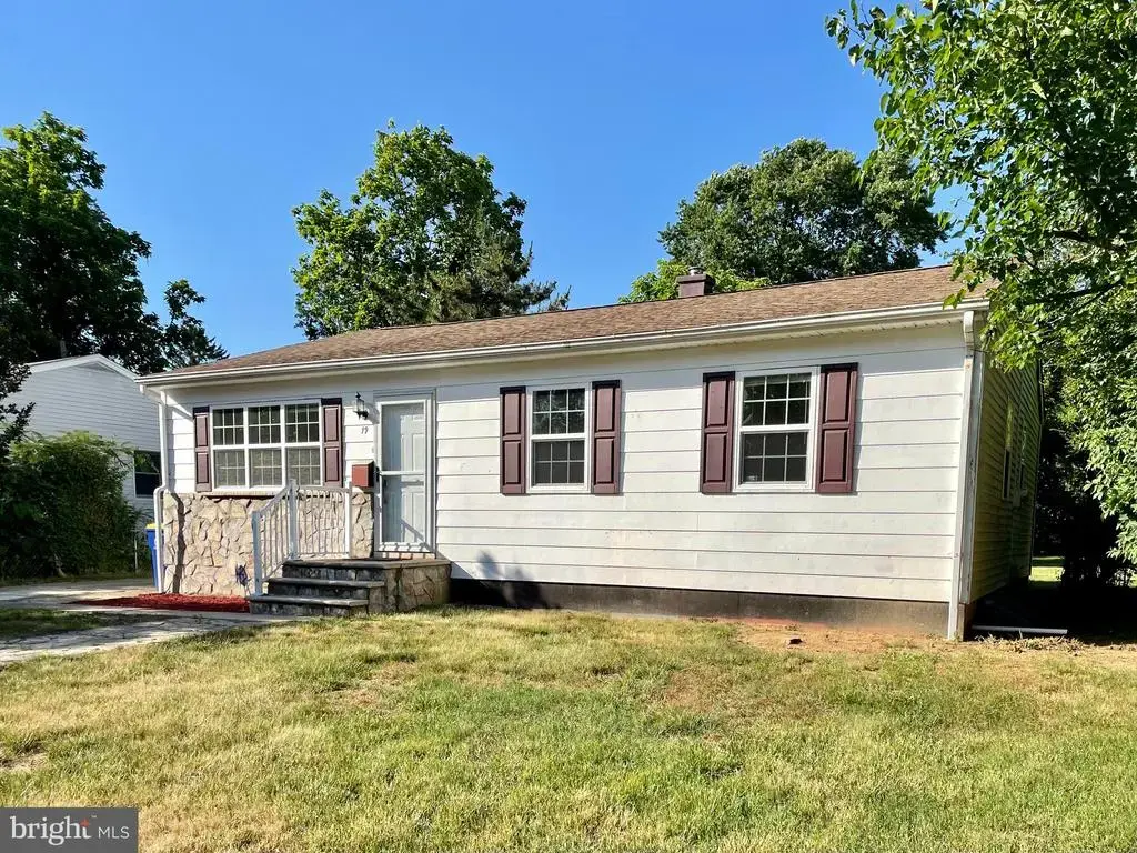 19 Hickory Ln, DOVER