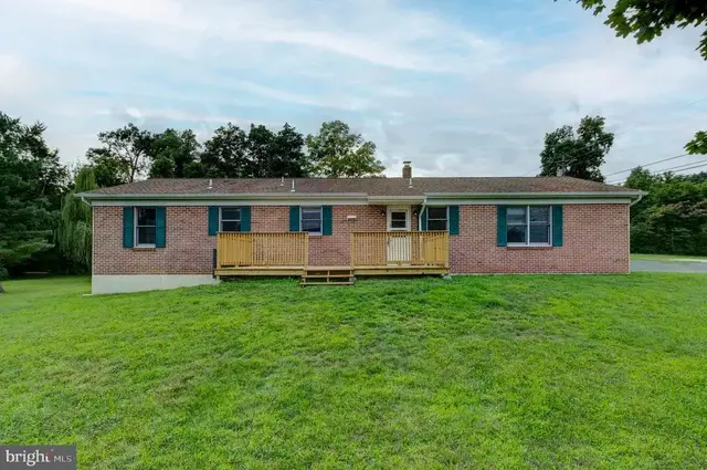 12 Longstreet Dr, East Berlin