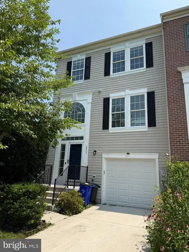 8822 Stonehouse Dr, Ellicott City