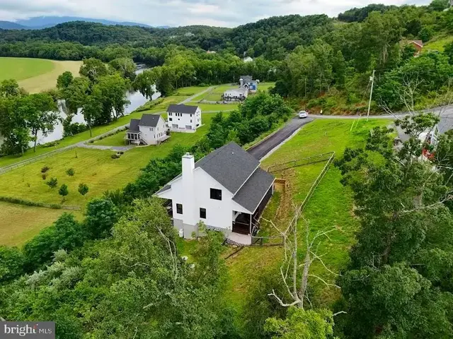 691 Sunset Village Rd, Front Royal
