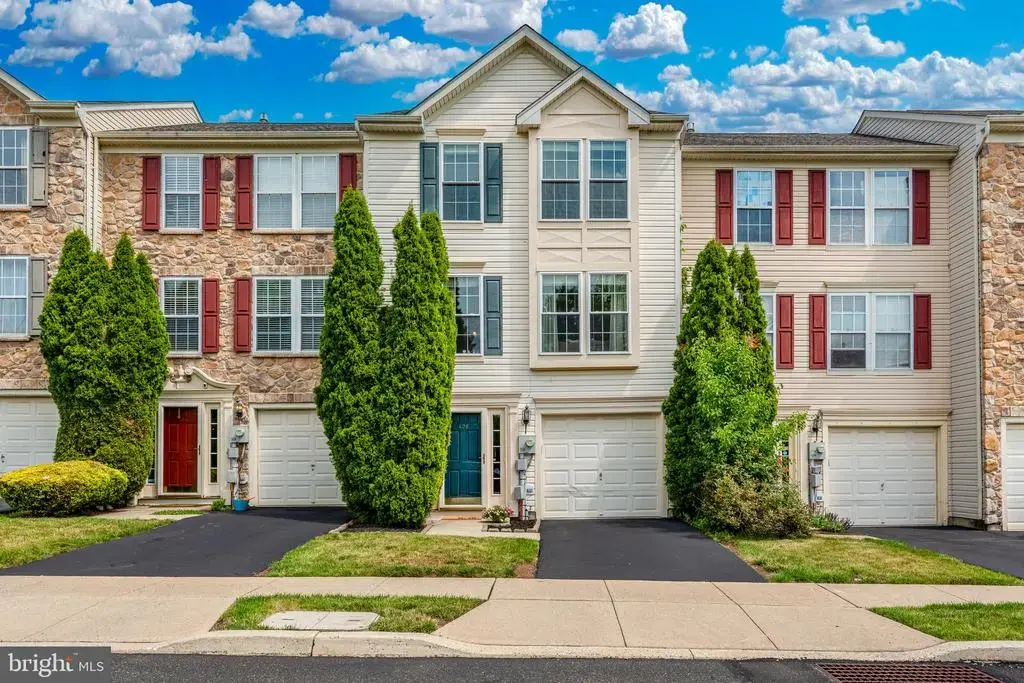 406 Terrace Dr, QUAKERTOWN