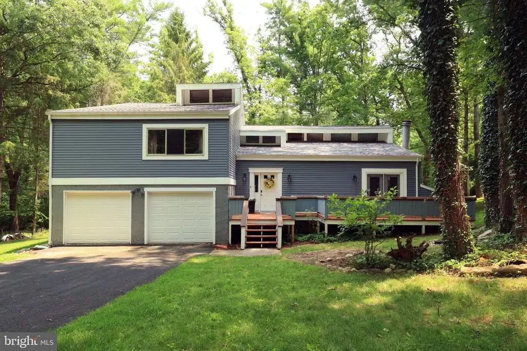 1845 Woodledge Dr, STATE COLLEGE