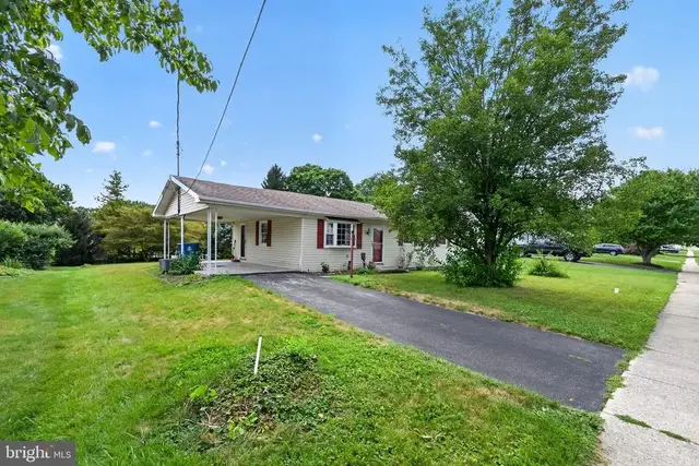 52 Roths Church Rd, Spring Grove