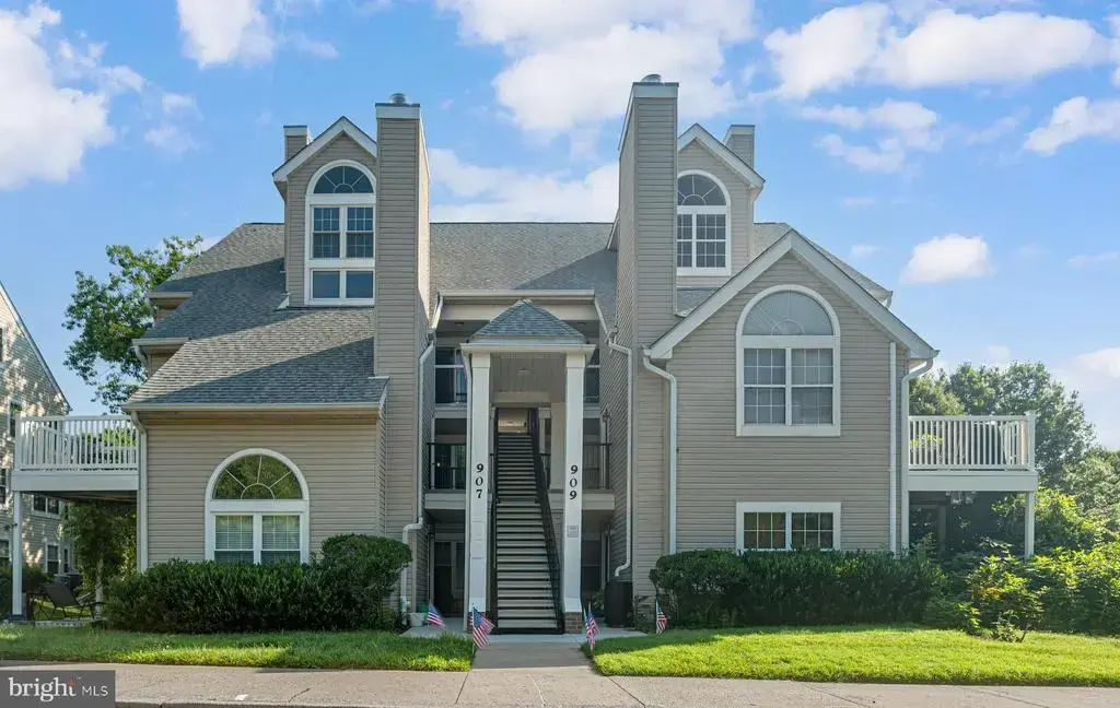 907 Hillside Lake Ter #512, GAITHERSBURG