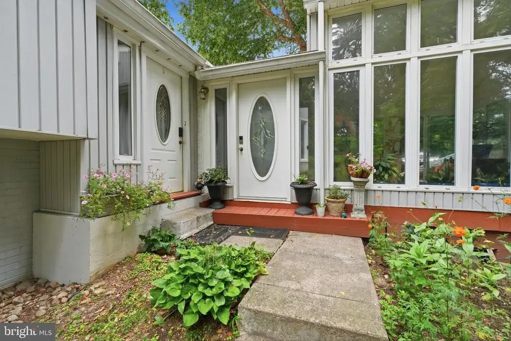 1132 Lindsay Ln, RYDAL