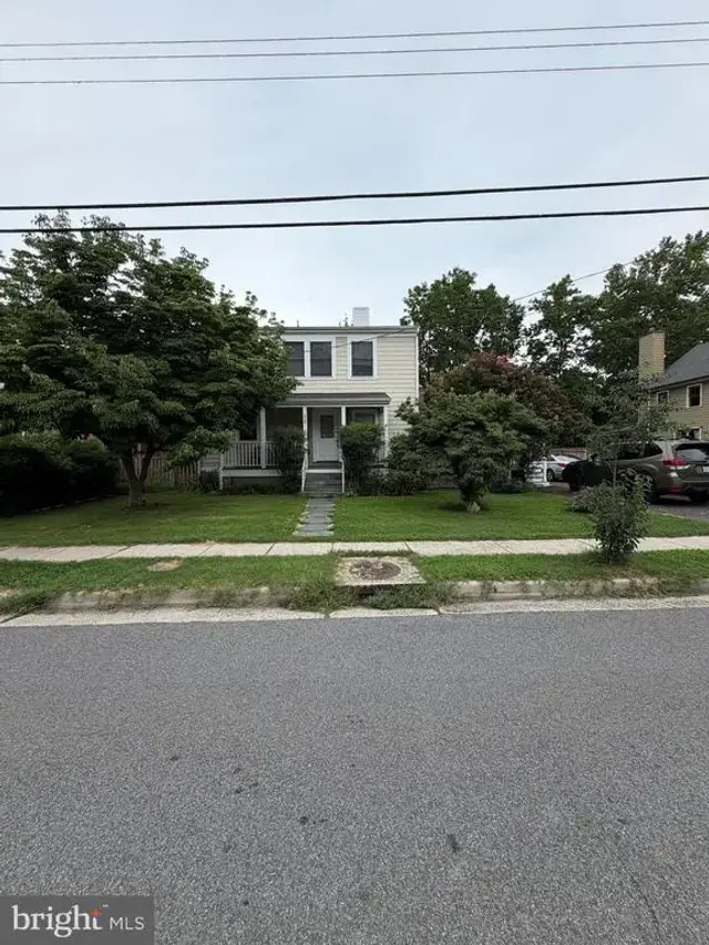 414 E Howell Ave E, Alexandria