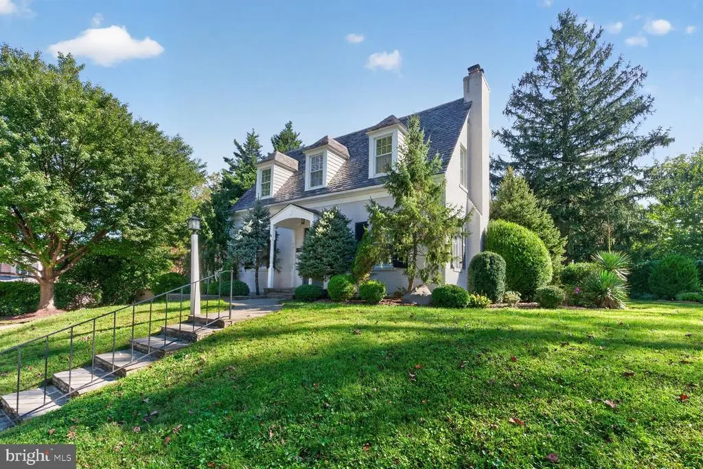 8201 Larry Pl, CHEVY CHASE