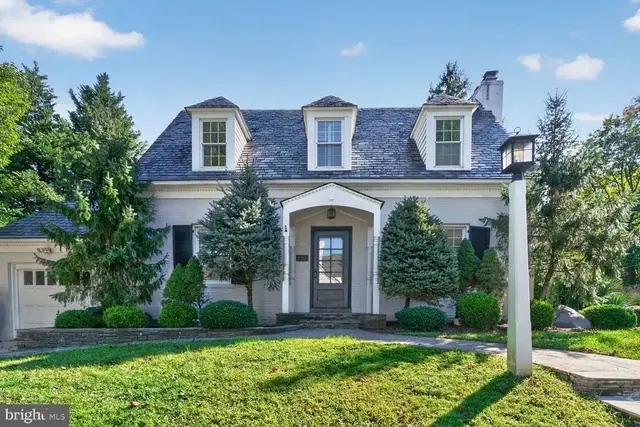 8201 Larry Pl, Chevy Chase