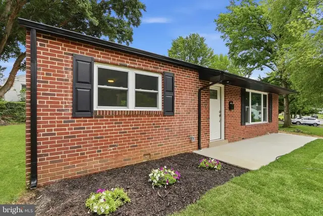 27 Homewood Rd, Wilmington