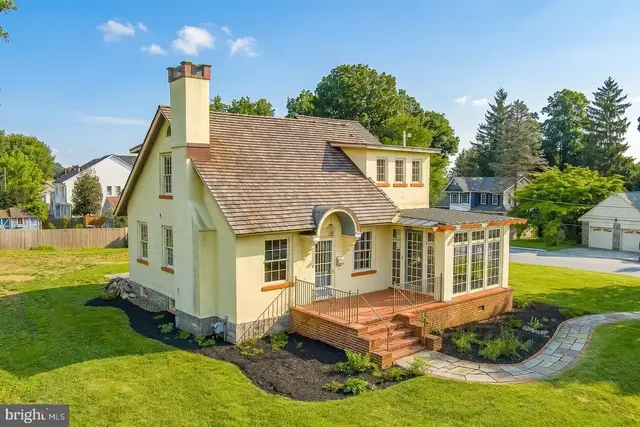 307 Monument Ave, Malvern