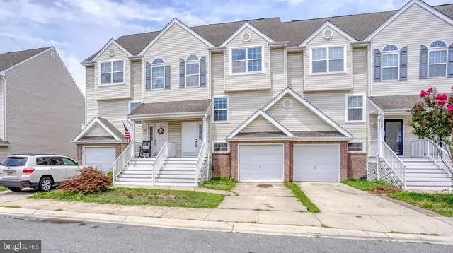 637 Rosemary Dr, Seaford