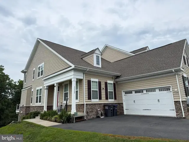 42568 Autumn Glory Ter #upper 2 Levels Only, Broadlands