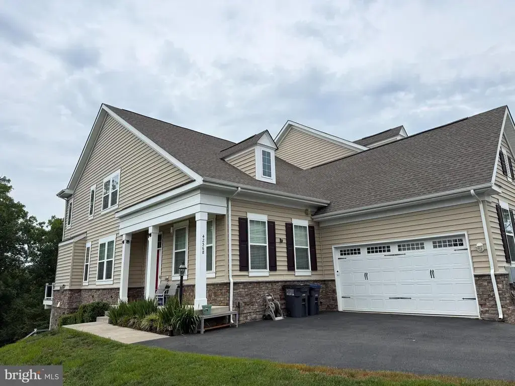 42568 Autumn Glory Ter #upper 2 Levels Only, BROADLANDS