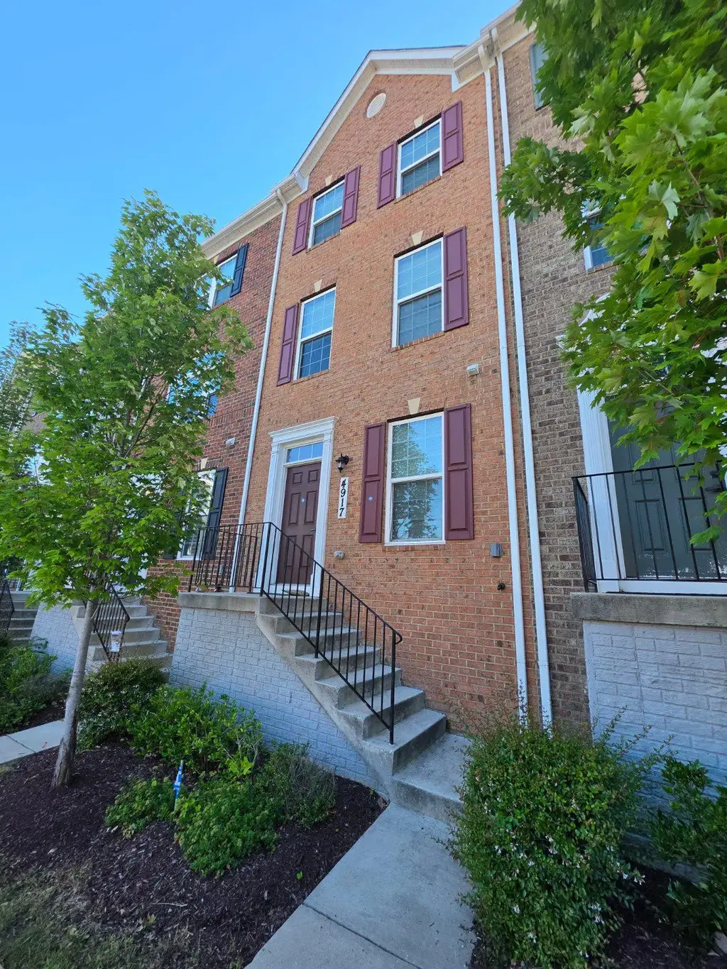4917 Crest View Dr, HYATTSVILLE