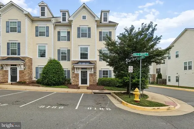 8186 Falls Grove Dr, Manassas