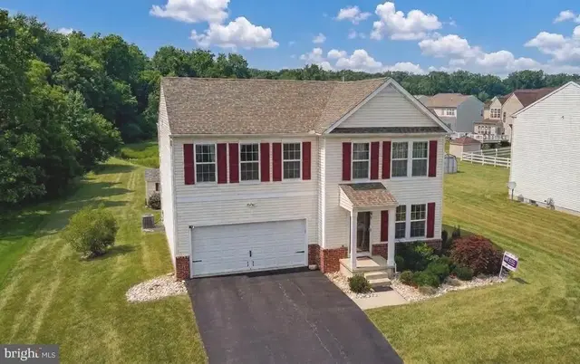 232 W Pembrooke Dr, Smyrna