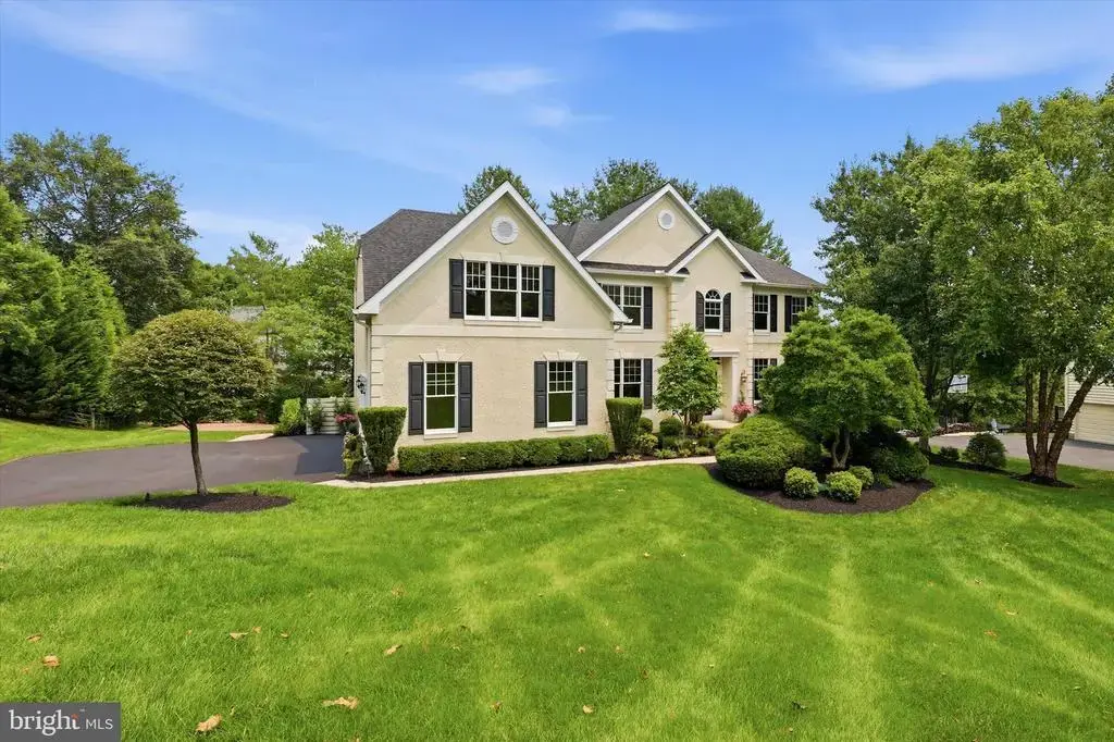16 Heather Way, NEWTOWN SQUARE