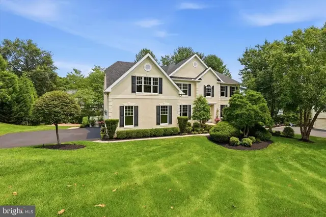 16 Heather Way, Newtown Square