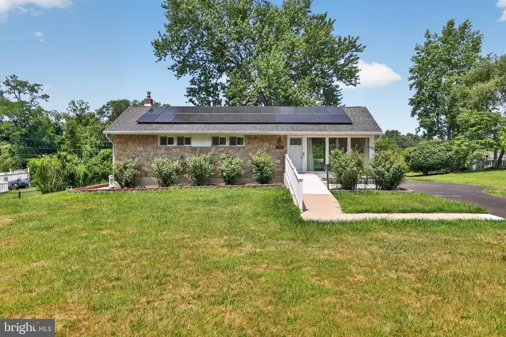 130 Acorn Dr, WARMINSTER