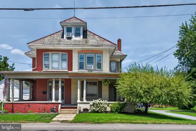 201 W Main St, Leola