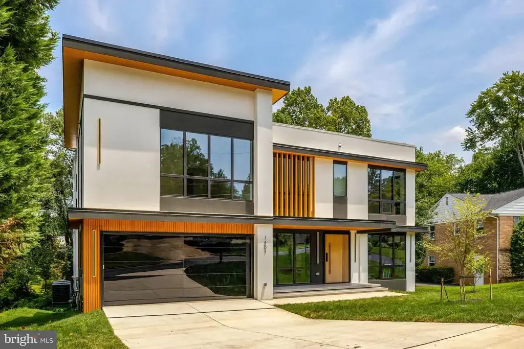 1451 Cola Dr, MCLEAN