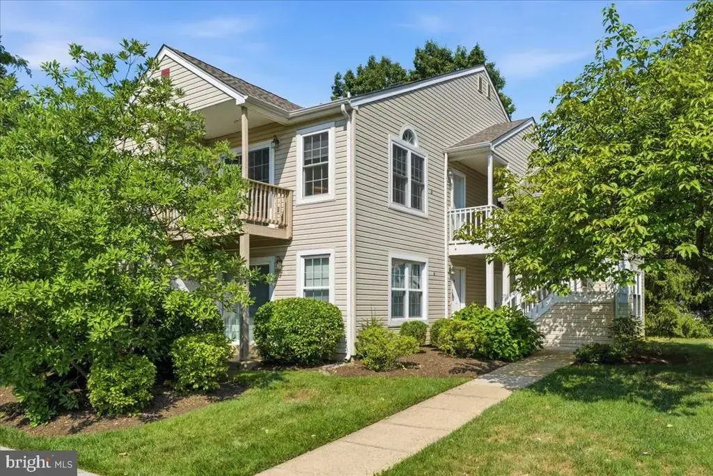 2606 Beacon Hill Dr, SOUTHAMPTON