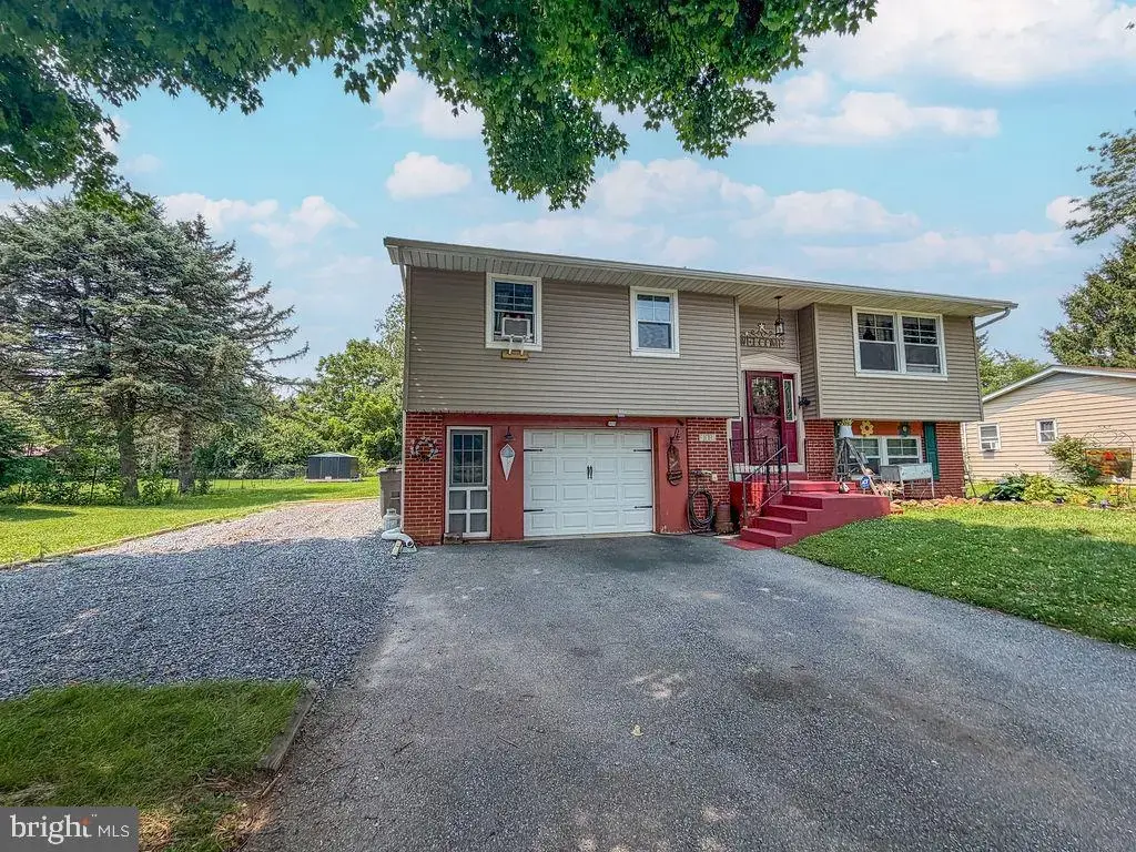 108 Maple Dr, MORGANTOWN