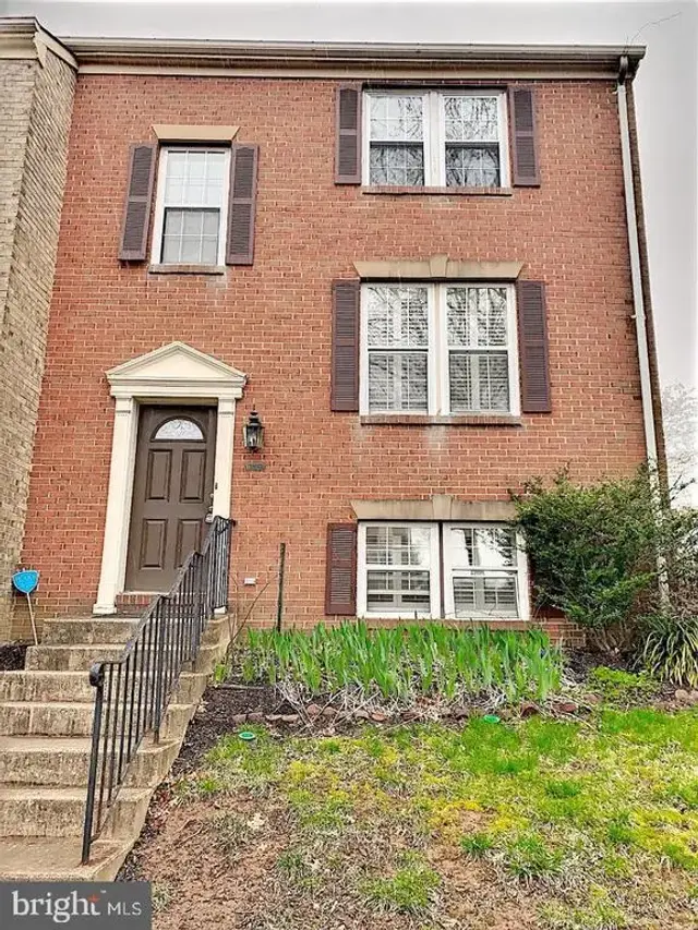 3100 Black Hickory Dr, Falls Church