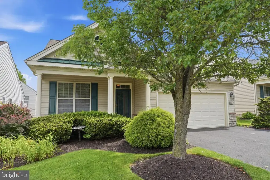 808 Nathaniel Trl, WARWICK