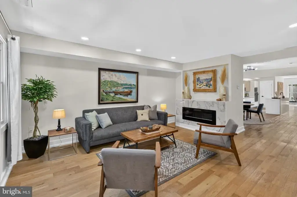 310 S Alfred St, ALEXANDRIA