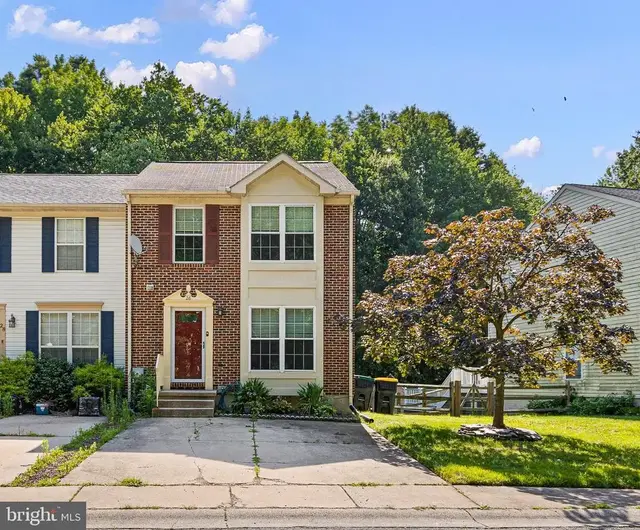 26 Dovetree Dr, Newark