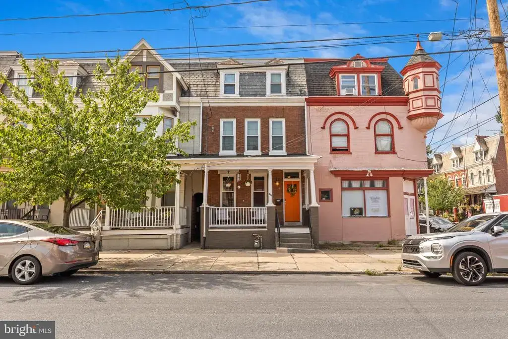 304 E New St, LANCASTER