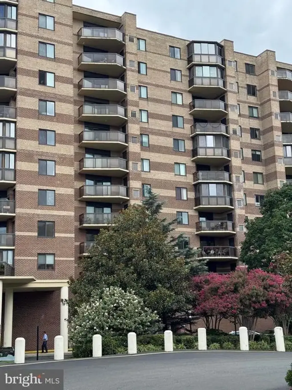 8350 Greensboro Dr #402, MCLEAN