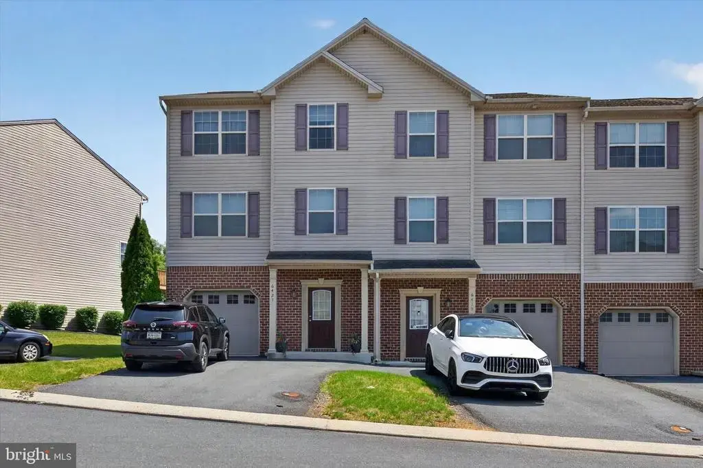 6421 Creekbend Dr, MECHANICSBURG