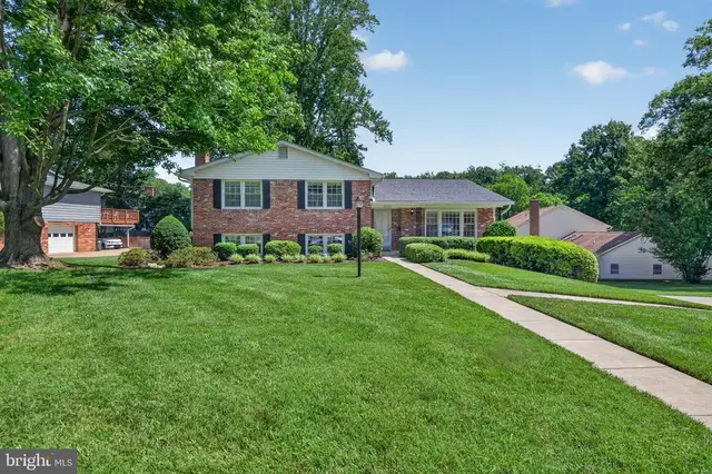 8024 Garlot Dr, Annandale