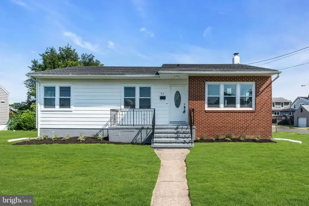 33 W 2nd St, BURLINGTON