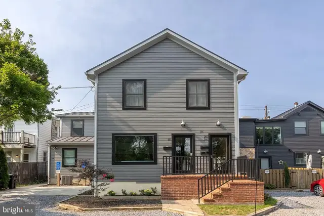 135 S Kent St #202, Winchester