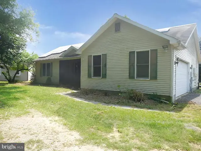 43 Frances Dr, Warwick