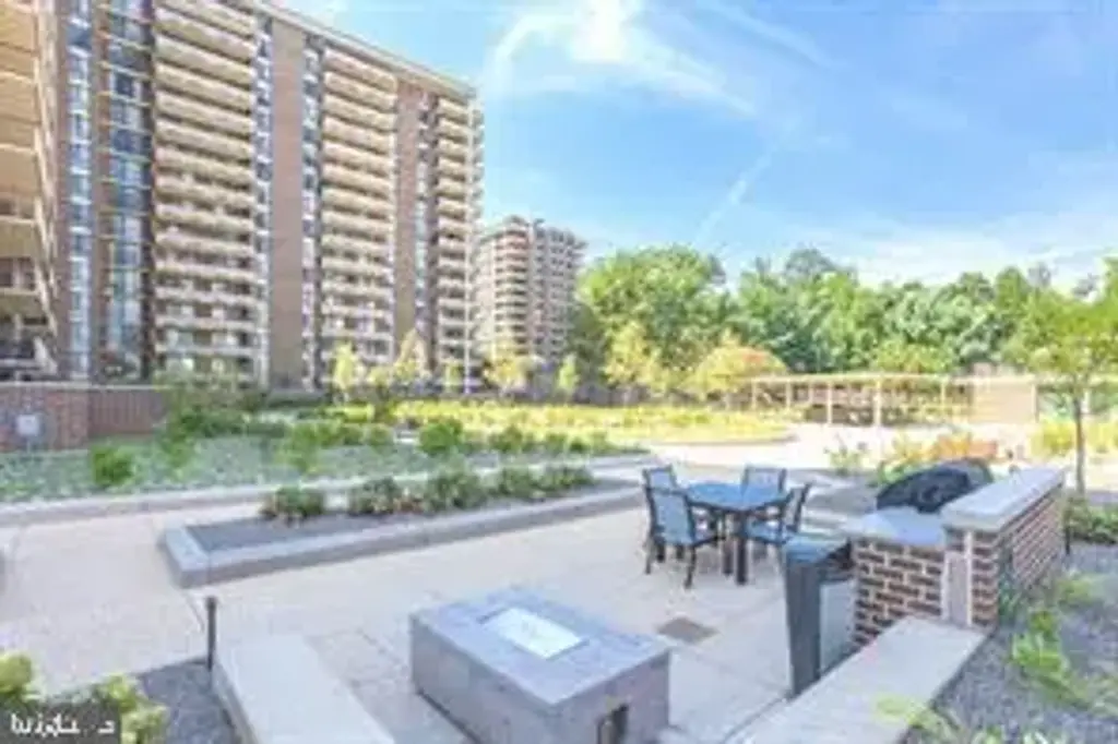 1800 Old Meadow Rd #101, MCLEAN