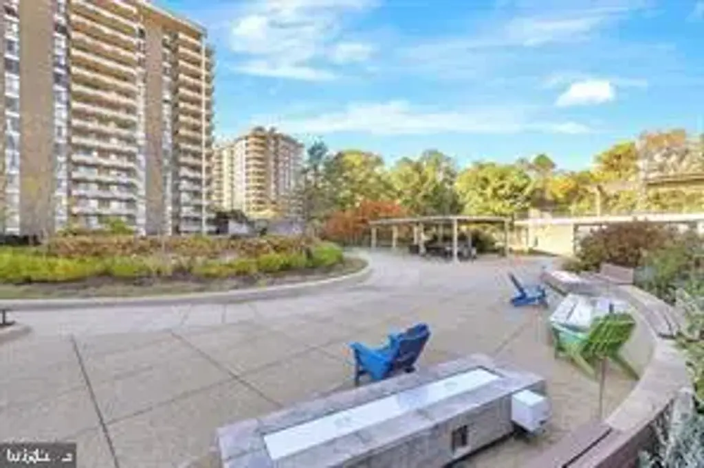 1800 Old Meadow Rd #101, MCLEAN