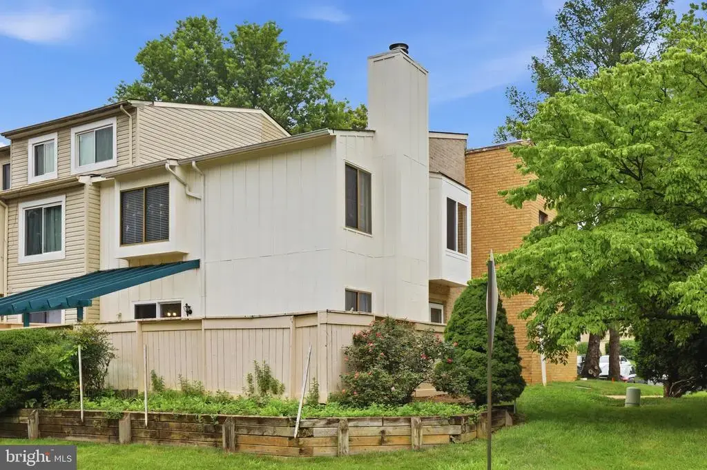 2 Grazing Ct, MONTGOMERY VILLAGE