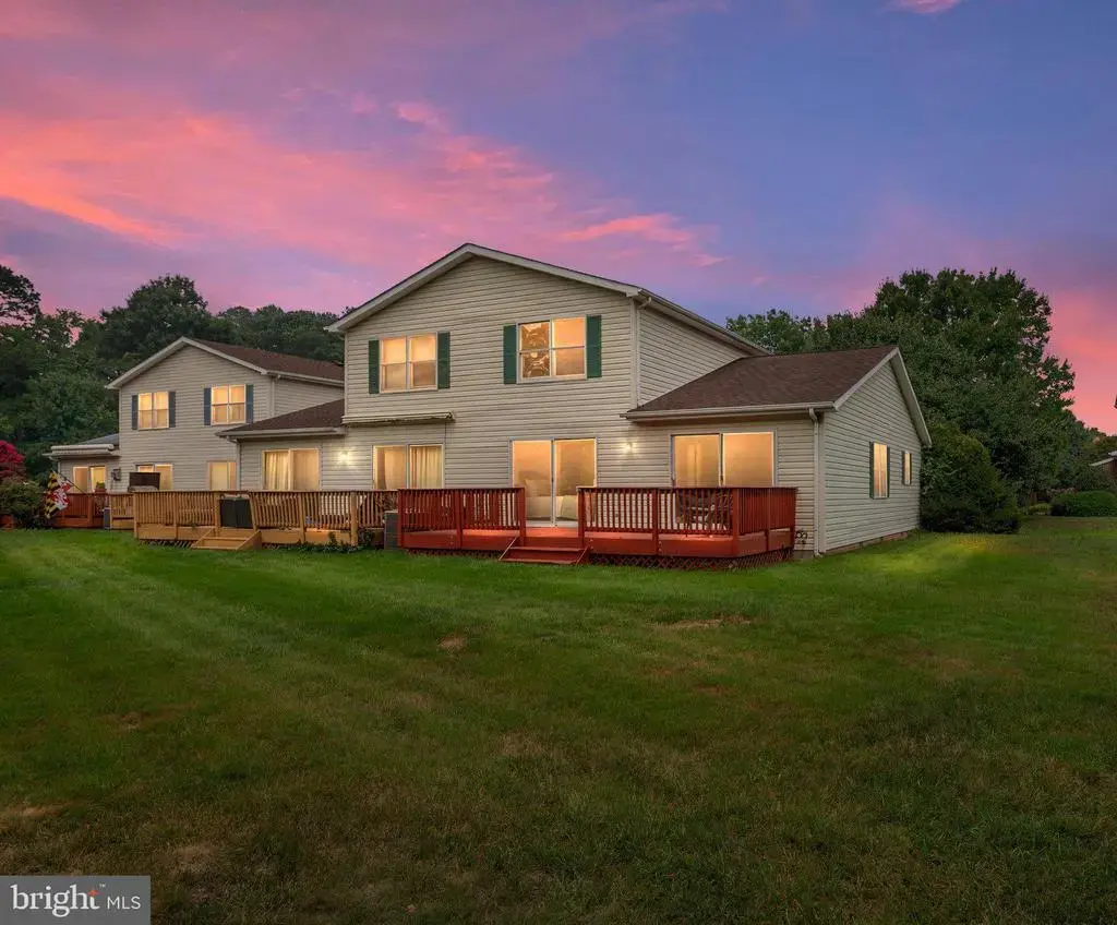 2004 Bridgepointe Dr, CHESTER