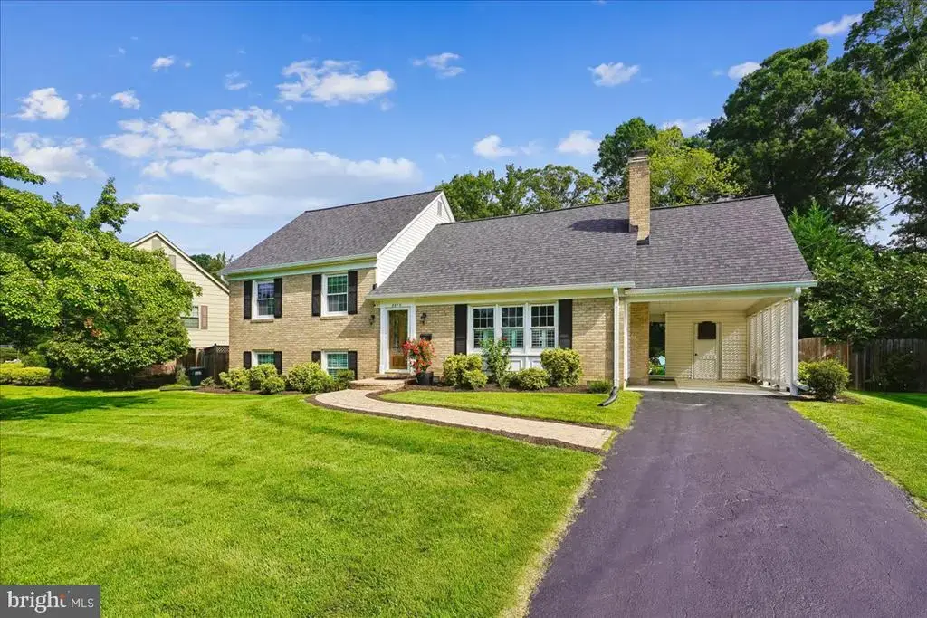 2012 Rampart Dr, ALEXANDRIA