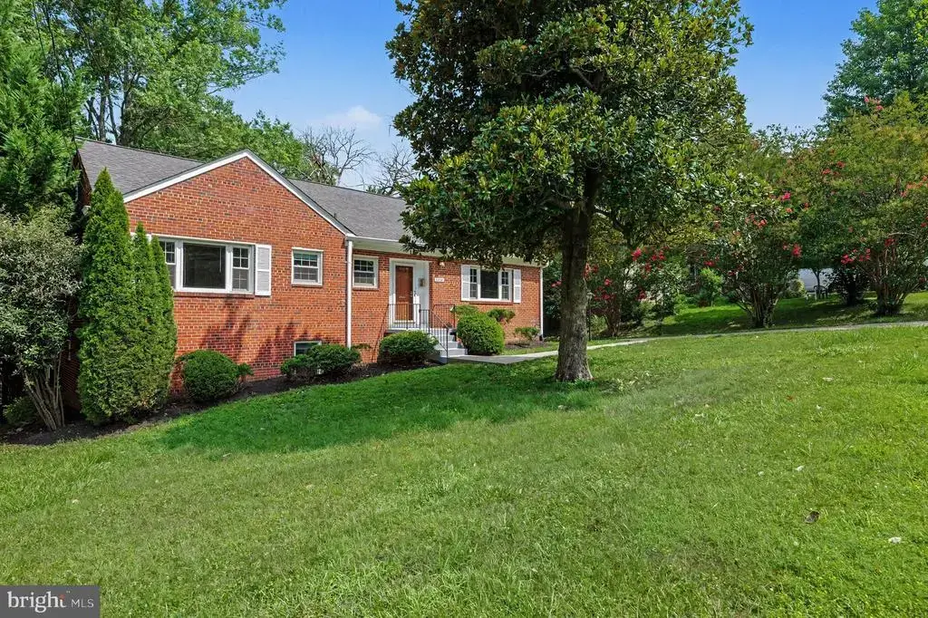 3058 Hazelton St, FALLS CHURCH