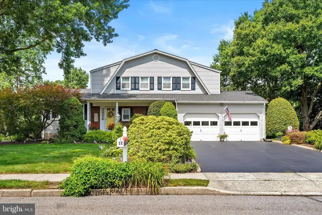 12 Michele Ct, HAMILTON