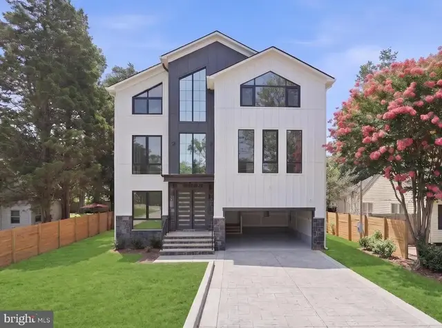 6931 Oak Ridge Rd, Falls Church