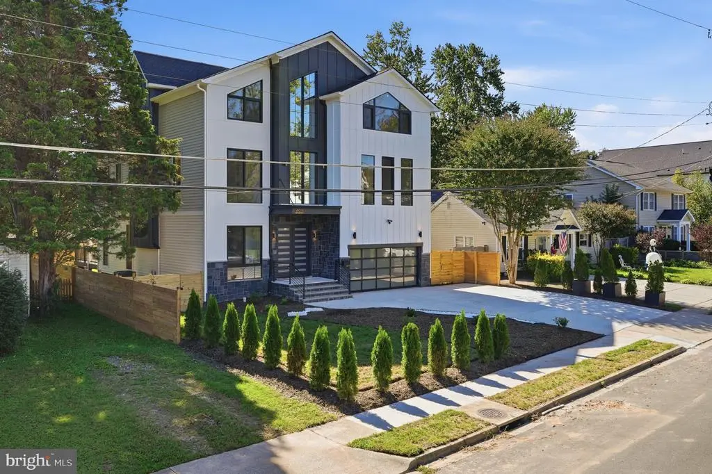 6931 Oak Ridge Rd, FALLS CHURCH