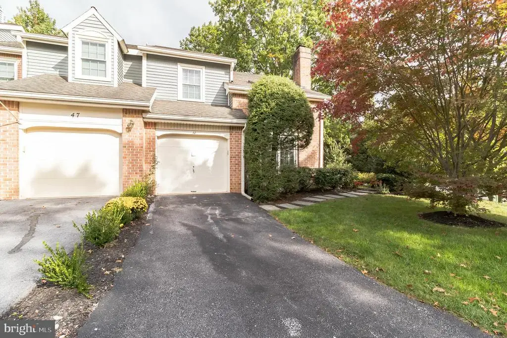 48 Stonehurst Ct, CHESTERBROOK