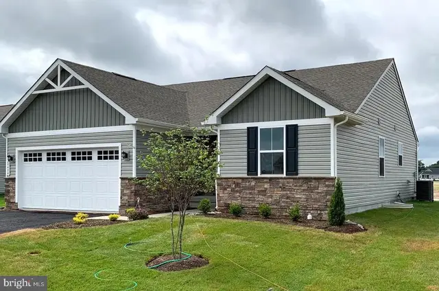 28484 Hawthorne Trl, Milton