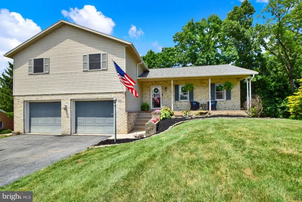 215 Opal Dr, CHAMBERSBURG